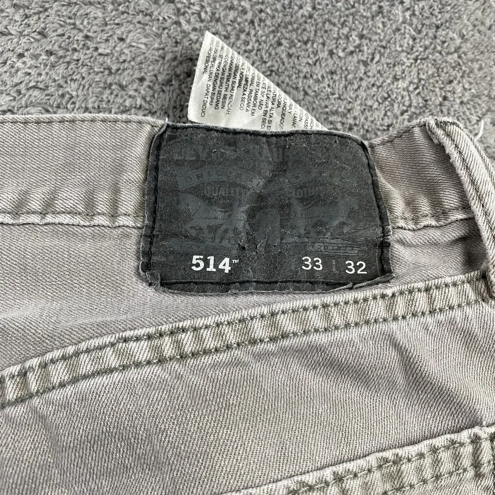 Levis hole below